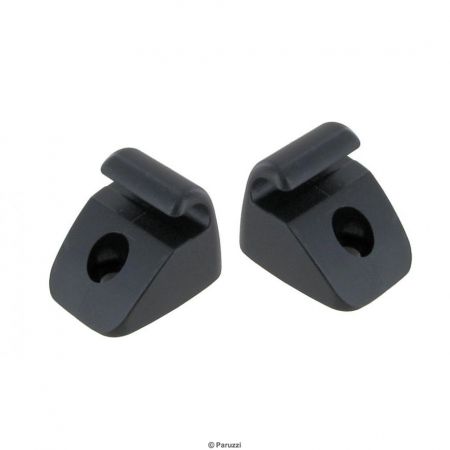 Zonneklep clips zwart (1.7 mm montagehaken) (per paar). T25/T3 Bus zonder dak gemonteerde airco